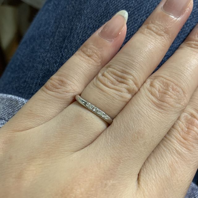 【4℃ BRIDAL(ヨンドシーブライダル)の口コミ】 4℃のブランドが個人的に好きで、店員さんの対応も完璧でした。結婚指輪は4…