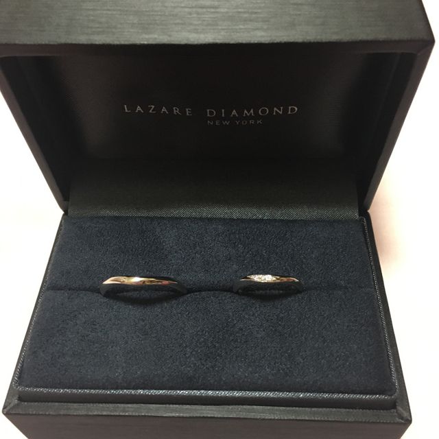 【ラザール ダイヤモンド(LAZARE DIAMOND)の口コミ】 シンプルだけどダイヤモンドのキラキラ感もあるところに惹かれました。婚…