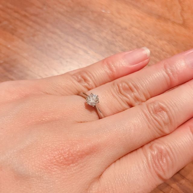 【ラザール ダイヤモンド(LAZARE DIAMOND)の口コミ】 彼女が色々なブランドを見て、一番反応が良かったのでこの指輪にしました…