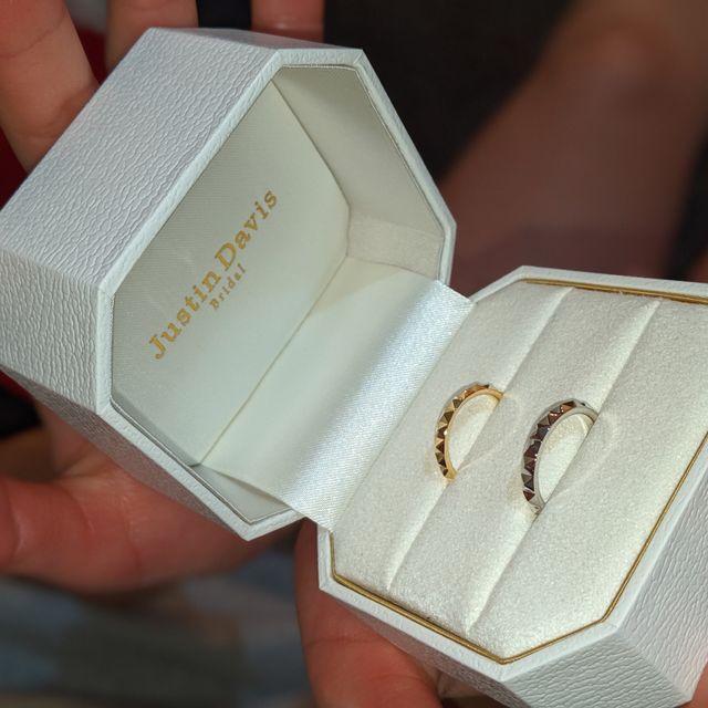 【Justin Davis Bridal(ジャスティンデイビスブライダル)の口コミ】 デザイン、と個性があったので、自分たちに一番合っていると思ったことと…