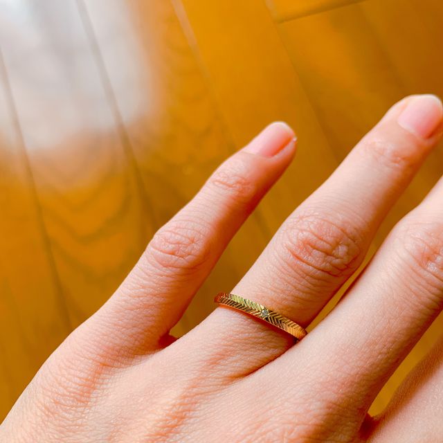 【アイプリモ(I-PRIMO)の口コミ】 いろんなサイトの指輪をみていましたが、このブランドのデザインに一目惚…