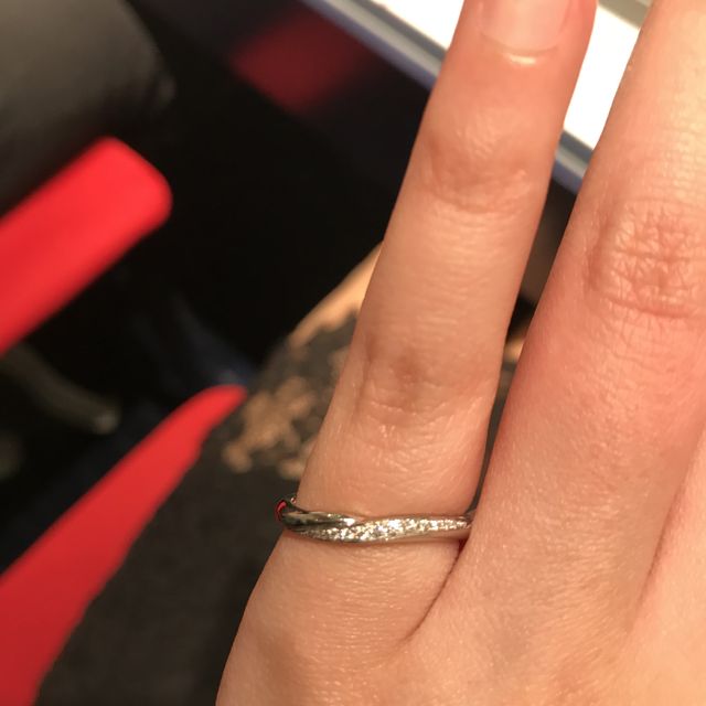 【銀座ダイヤモンドシライシの口コミ】 とても綺麗なダイヤの輝きがありデザインもすごくすてきでした。指にはめ…