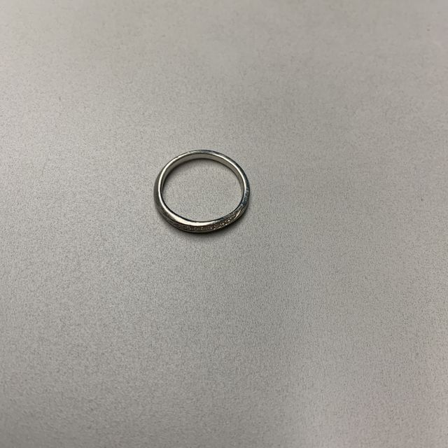 【4℃ BRIDAL(ヨンドシーブライダル)の口コミ】 ブランドは4℃と決めていました。とにかくカーブのデザインが綺麗です。指…