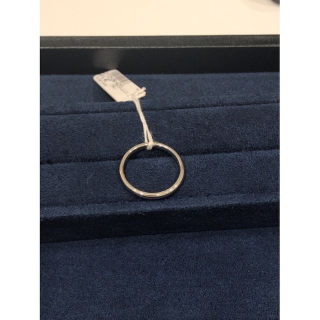 【4℃ BRIDAL(ヨンドシーブライダル)の口コミ】 シンプルでかつ女性らしいラインのウェーブが印象的でした。
セットリング…