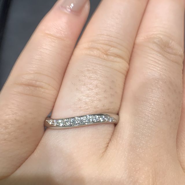 【ラザール ダイヤモンド(LAZARE DIAMOND)の口コミ】 ストレートに近いウェーブタイプです。彼はあまり曲がりすぎたウェーブは…