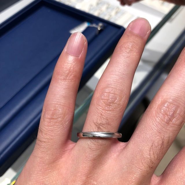 【銀座ダイヤモンドシライシの口コミ】 斜めに元々マットな加工はされていませんでしたが、ペンでひとまずマット…