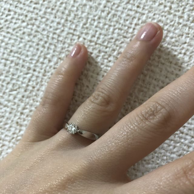 【ティファニー(Tiffany & Co.)の口コミ】 ダイヤが大きすぎず、輝きがあるものを探していました。また、ダイヤが周…