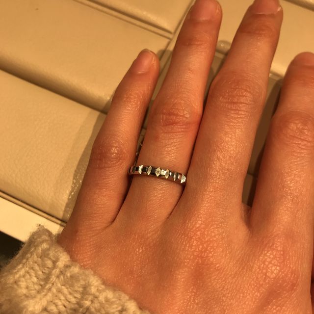【ブシュロン(BOUCHERON)の口コミ】 結婚指輪は絶対プラチナというこだわりがあったのですが、これはプラチナ…