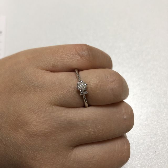 【COCKTAIL(カクテル)の口コミ】 たくさんみているうちにどれも同じに見えてしまって、、、婚約指輪でも普…