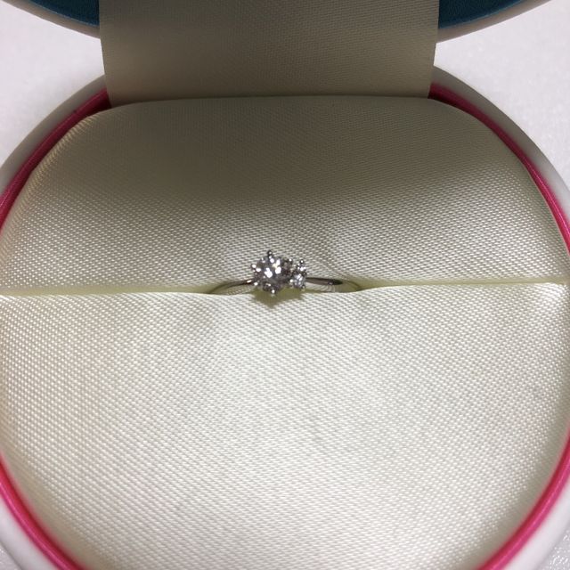 【COCKTAIL(カクテル)の口コミ】 たくさんみているうちにどれも同じに見えてしまって、、、婚約指輪でも普…