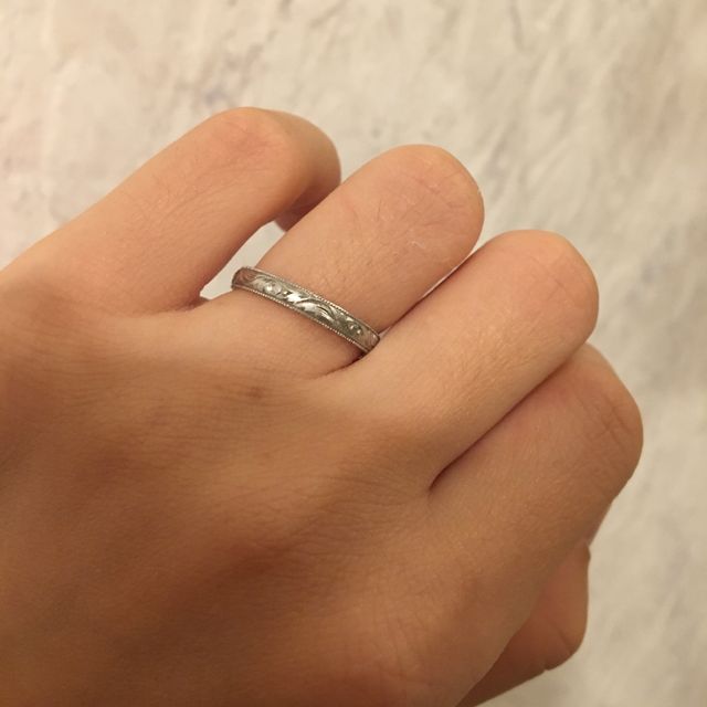 【FRAU KOBE JAPAN(フラウ コウベ ジャパン)の口コミ】 繊細な柄で、一目で気に入りました。全体に模様が付いているので指が細く…