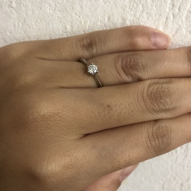 【4℃ BRIDAL(ヨンドシーブライダル)の口コミ】 一粒ダイヤでかつリング部分が細いもの、とにかくシンプルなものを探して…