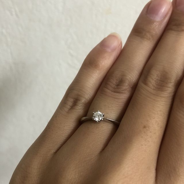 【4℃ BRIDAL(ヨンドシーブライダル)の口コミ】 一粒ダイヤでかつリング部分が細いもの、とにかくシンプルなものを探して…