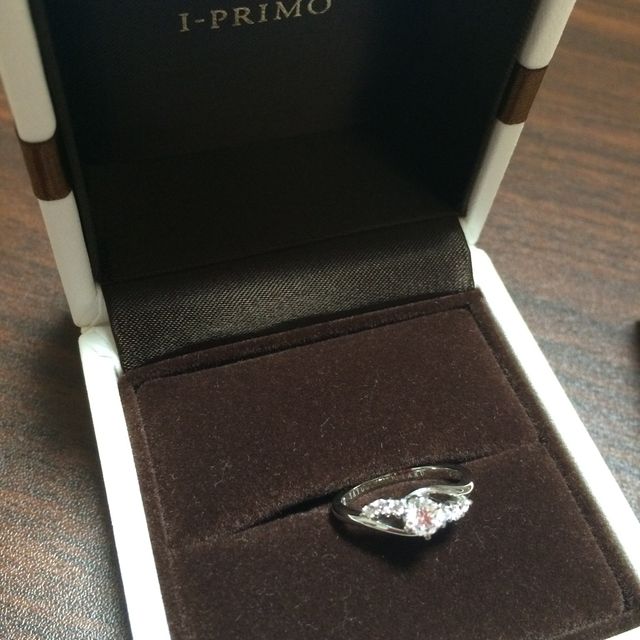 【アイプリモ(I-PRIMO)の口コミ】 指輪がたくさんありすぎて、とても迷いました。その中でも、一目惚れして…