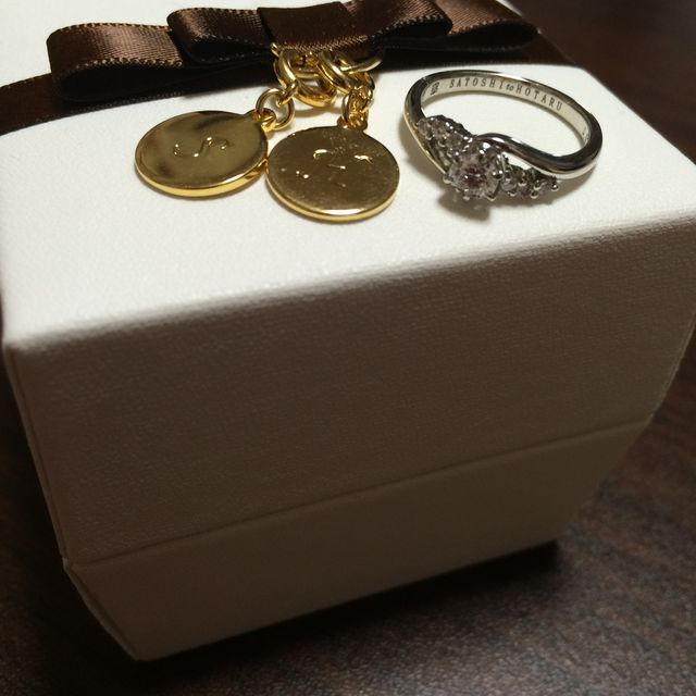 【アイプリモ(I-PRIMO)の口コミ】 指輪がたくさんありすぎて、とても迷いました。その中でも、一目惚れして…