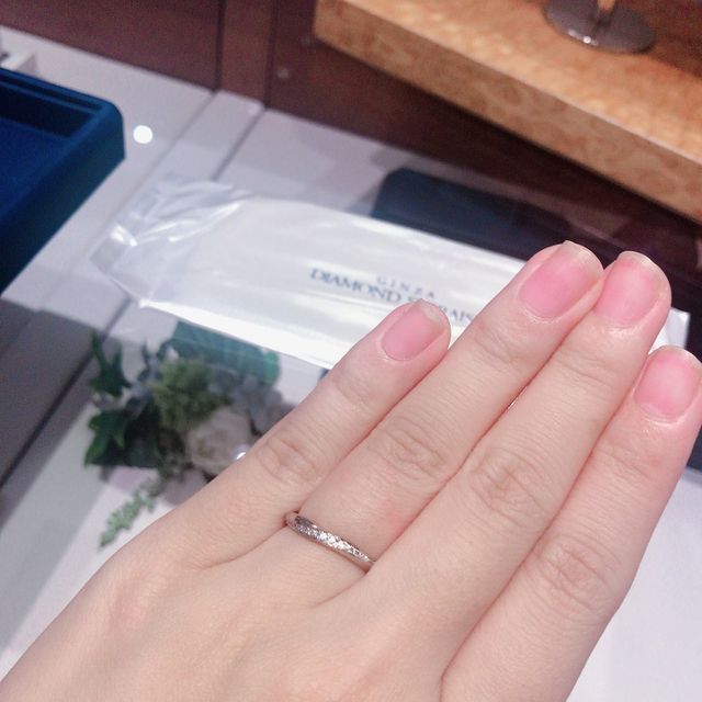 【銀座ダイヤモンドシライシの口コミ】 指輪のデザインがとても上品だったためこちらに決定しました。メレダイヤ…