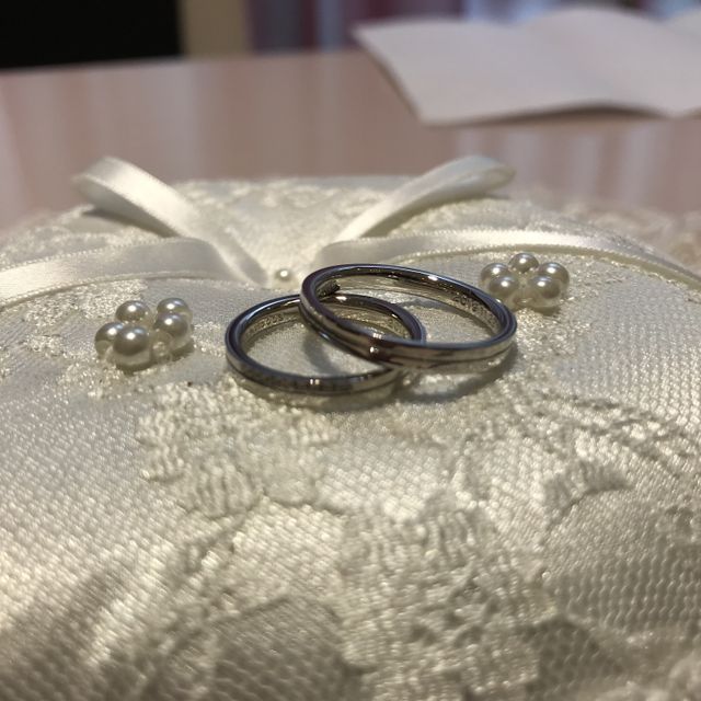 【TRECENTI(トレセンテ)の口コミ】 シンプルだけど一癖あるデザインが良くてこの指輪に決めました。シンプル…