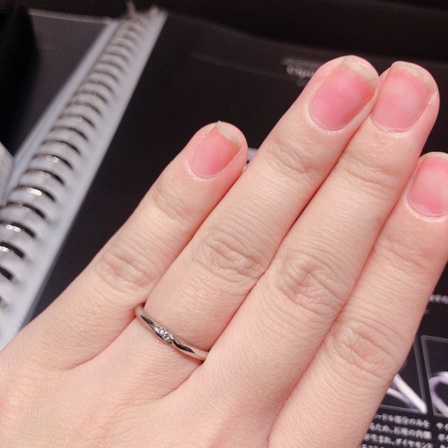 【エクセルコダイヤモンド(EXELCO DIAMOND)の口コミ】 ダイヤモンドの数は控えめですが、輝きが素晴らしいため、とても存在感が…