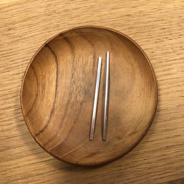 【CRAFY(クラフィ)の口コミ】 お店では、型に流し込んで作るタイプのものと、自分たちで金槌で打って作…