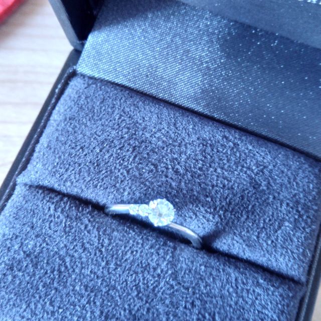 【ラザール ダイヤモンド(LAZARE DIAMOND)の口コミ】 ダイアモンドの輝きが他店より優れていたので、こちらのブランドに決めま…