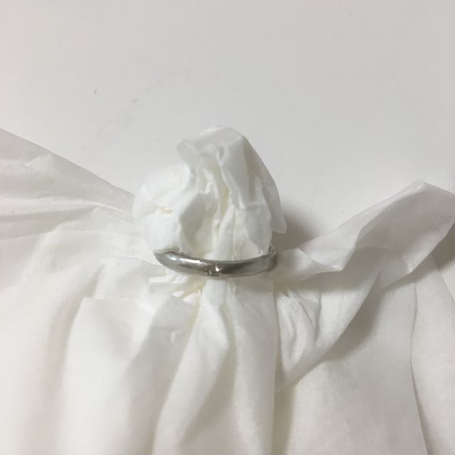 【イトイの口コミ】 母の結婚指輪が似たようなダイヤひとつのシンプルなものだったので、同じ…