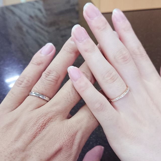 【銀座ダイヤモンドシライシの口コミ】 ゴールドのハーフエタニティを探していて、キラキラ感とスッキリしたデザ…