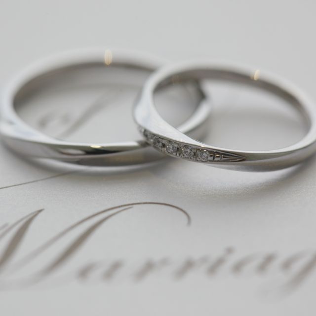 【4℃ BRIDAL(ヨンドシーブライダル)の口コミ】 結婚式が近づき大慌てで指輪を買いに行きました。
指に合って男性がはめて…