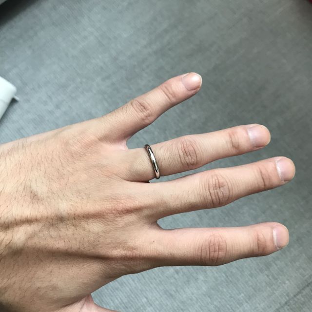 【銀座ダイヤモンドシライシの口コミ】 折角なので色々な指輪を付けていたが、男でもあるしずっとシンプルな指輪…