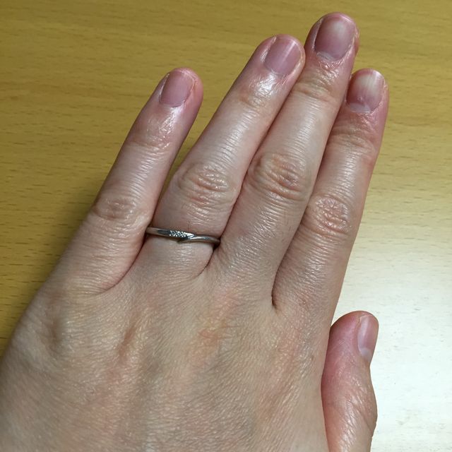 【アイプリモ(I-PRIMO)の口コミ】 婚約指輪と同じブランドでの購入ですと、やはりダブル付けしたときにも可…