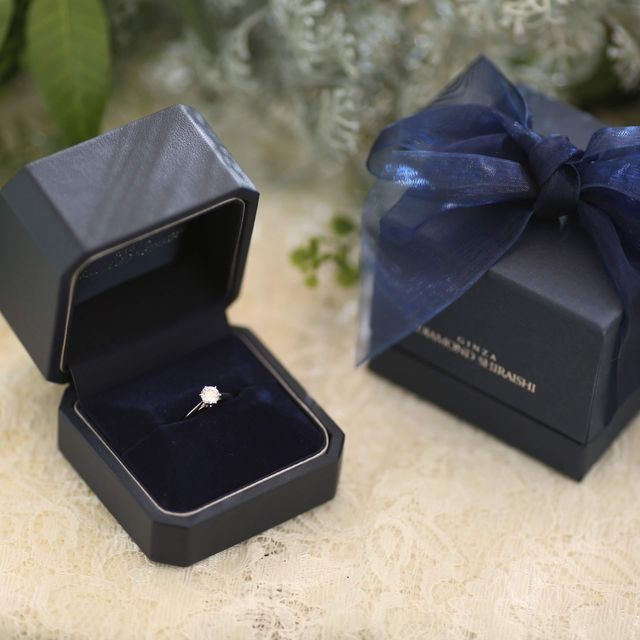 【銀座ダイヤモンドシライシの口コミ】 ザ！婚約指輪という、いかにもな形が欲しかったので、６本爪のソリティア…