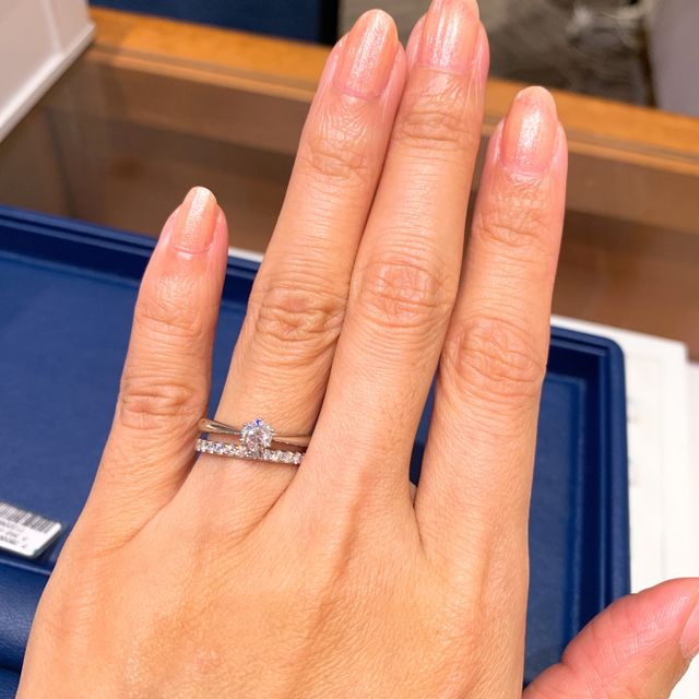 【銀座ダイヤモンドシライシの口コミ】 ザ！婚約指輪という、いかにもな形が欲しかったので、６本爪のソリティア…