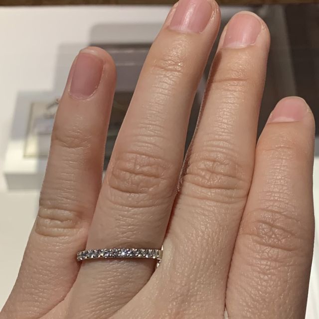 【銀座ダイヤモンドシライシの口コミ】 私は指が短いので、重ね付けなどを考えると石は小さい方がバランスが良い…