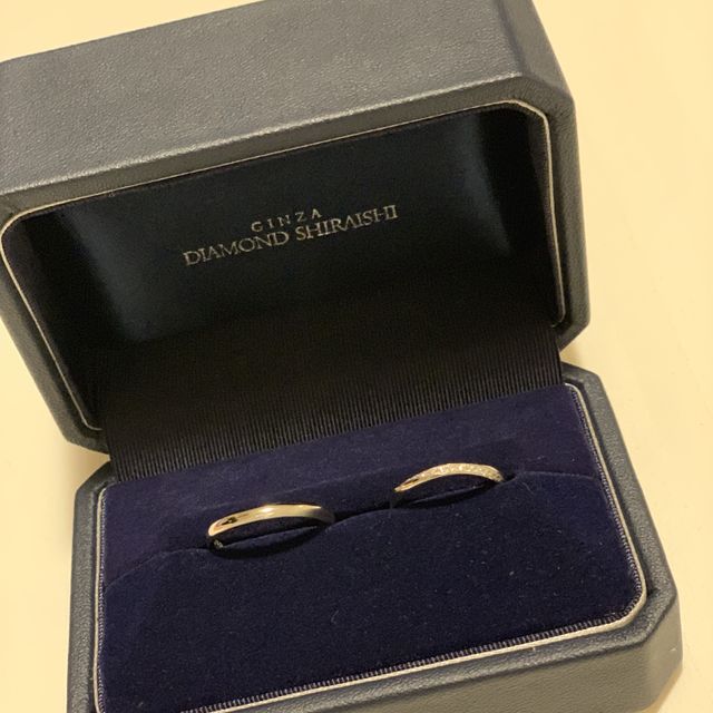 【銀座ダイヤモンドシライシの口コミ】 二店で比べましたが、銀座ダイヤモンドシライシさんの指輪はフィット感が…