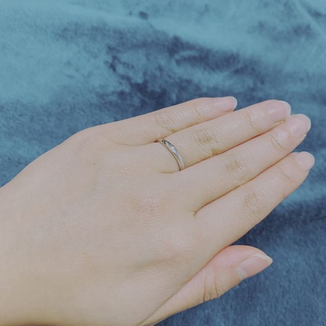 【銀座ダイヤモンドシライシの口コミ】 着け心地と見た目の高級感がこれが一番良くて選びました。あまりアクセサ…