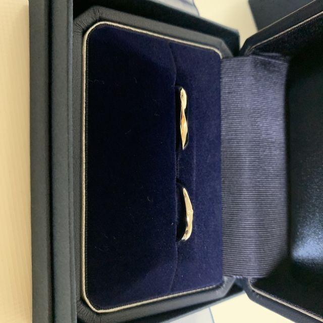 【銀座ダイヤモンドシライシの口コミ】 着け心地と見た目の高級感がこれが一番良くて選びました。あまりアクセサ…