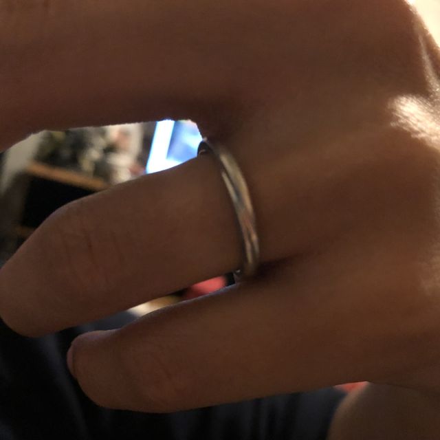 【エクセルコダイヤモンド(EXELCO DIAMOND)の口コミ】 シンプルかつエレガントなものが良く、女性の方は、表面がダイヤになって…