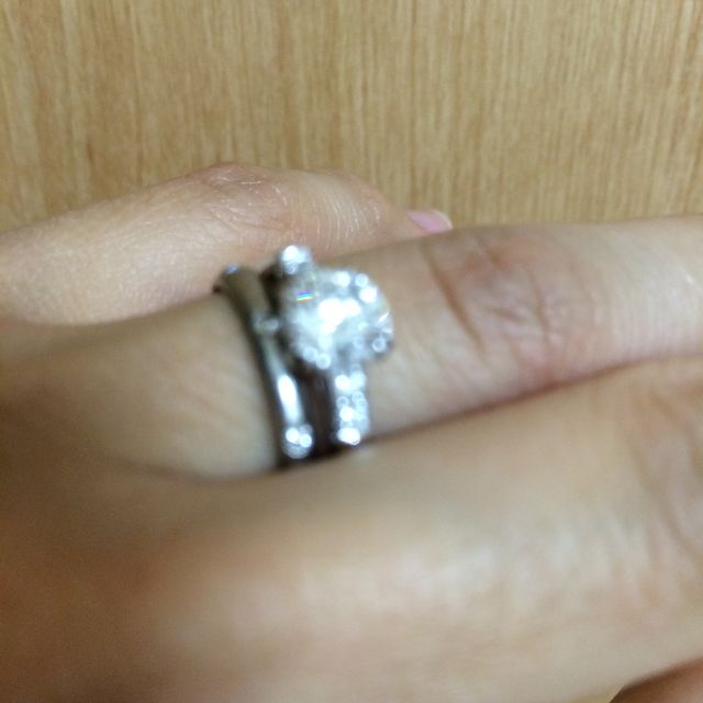 【ハリー・ウィンストン(Harry Winston)の口コミ】 指輪は一生モノなので、なるべくクオリティーの高いものを
と思い探しまし…