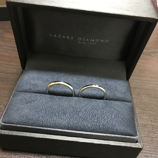 【ラザール ダイヤモンド(LAZARE DIAMOND)の口コミ】 私はシンプルで細身の指輪が良く、
旦那さんは私のより太めが良く、
ちょ…
