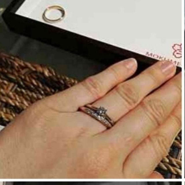 【杢目金屋(もくめがねや)の口コミ】 木目をイメージした独特なデザイン。ぱっと見ピンクがかった色味で肌なじ…