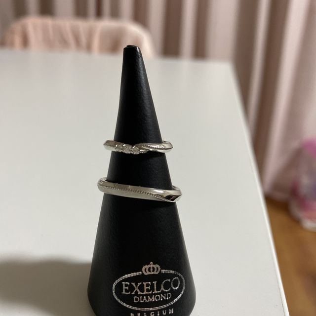 【エクセルコダイヤモンド(EXELCO DIAMOND)の口コミ】 デザインが決め手です。シンプル過ぎず派手過ぎないのが良かったです。ミ…