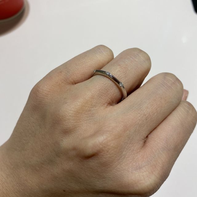 【TRECENTI(トレセンテ)の口コミ】 真ん中が尖っているタイプで、ダイヤが3石入ってます。付け心地はとても良…