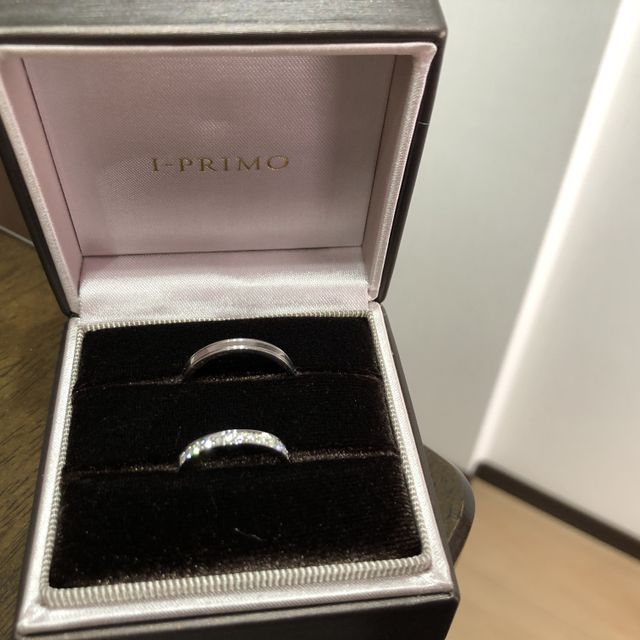【アイプリモ(I-PRIMO)の口コミ】 ダイアモンドのキラキラしたデザイン、且つ結婚指輪の象徴であるプラチナ…