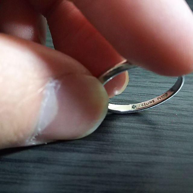 【CELINEの口コミ】 アパレル店員をしており、仕事柄装飾の多いものは好まなかったこと(ニット…