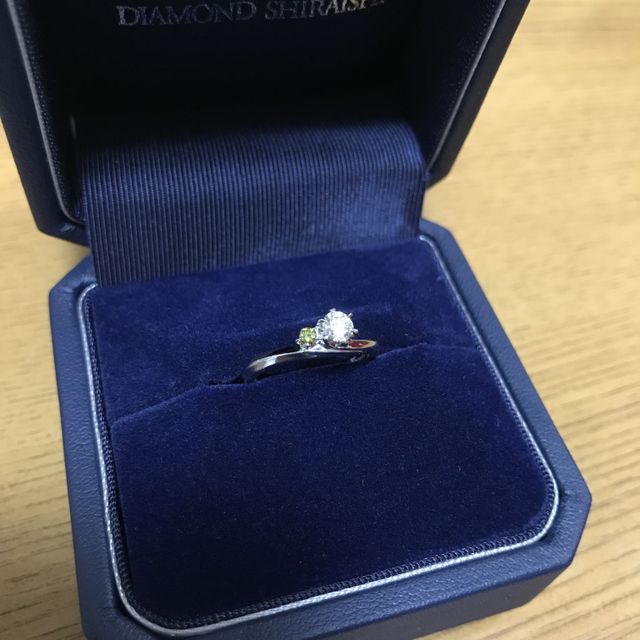 【銀座ダイヤモンドシライシの口コミ】 比べてみた時にカットの違いでこんなに輝きが変わるというのに驚ろき、同…