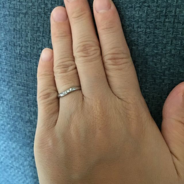 【アイプリモ(I-PRIMO)の口コミ】 結婚指輪は毎日つける物なので、飽きのこない、シンプルなデザインをと思…