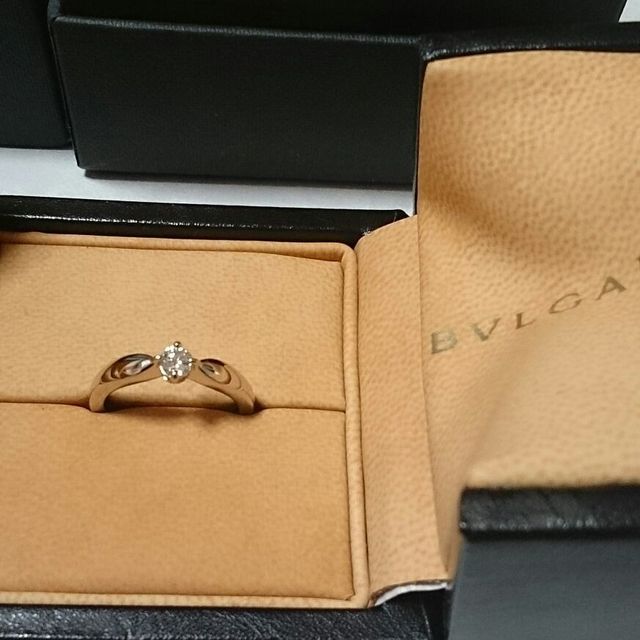 【ブルガリ(BVLGARI)の口コミ】 他にもキレイな指輪が多かったのですが、この指輪はシンプルで飾りすぎず…