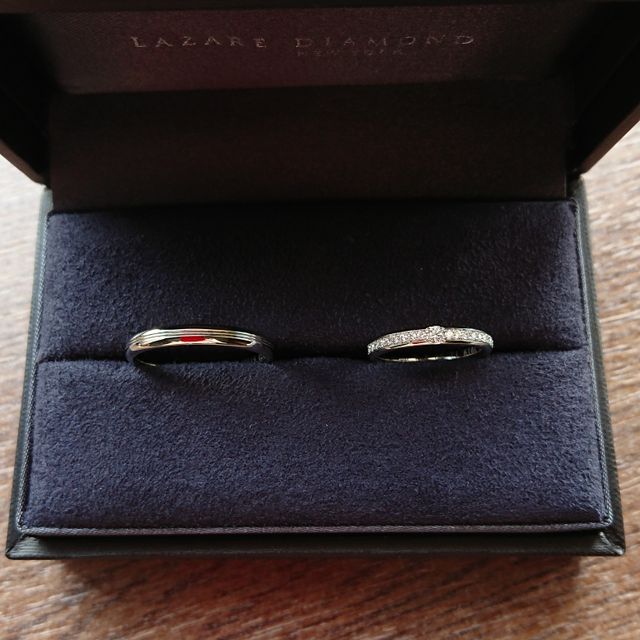 【ラザール ダイヤモンド(LAZARE DIAMOND)の口コミ】 まずこだわっていたのは指輪のつけ心地です。内側の滑らかなカーブは最高…
