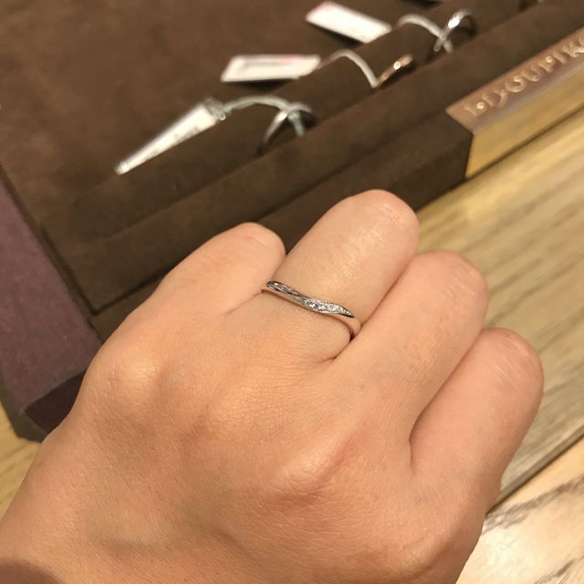 【アイプリモ(I-PRIMO)の口コミ】 控えめな感じでダイヤがついており、いやらしい感じもしない。指にとても…