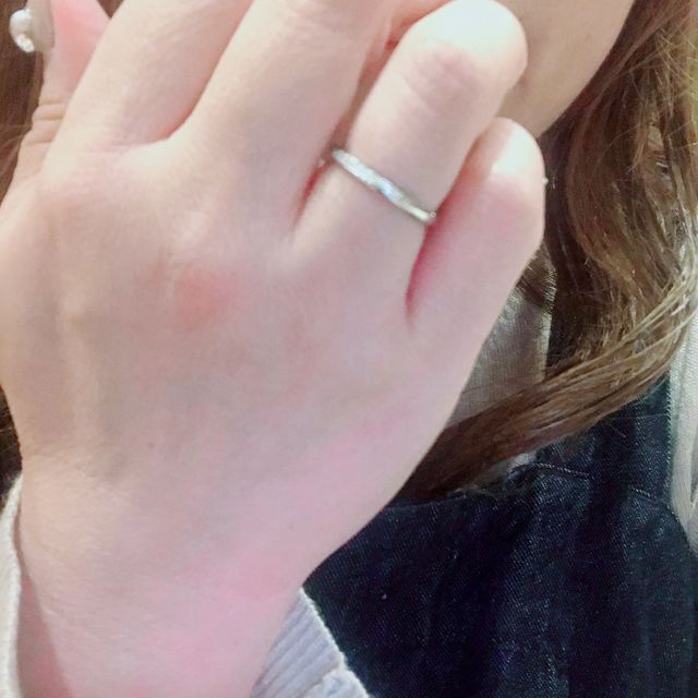 【銀座ダイヤモンドシライシの口コミ】 細いリングを探していました。  人気のリングもありましたが 自分の指に合…
