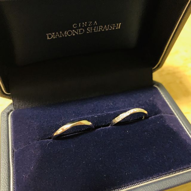 【銀座ダイヤモンドシライシの口コミ】 デザインがとても可愛くこれしかないと思いここに決めました。
とくにウェ…